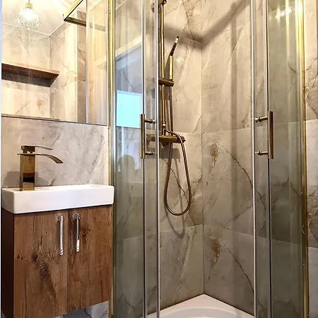 Dabrowskiego - Self Check-in 20h - Lift